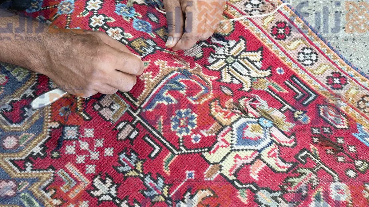 رفع بیدخوردگی و ترمیم فرش دستبافت در قالیشویی زارع پیروزی