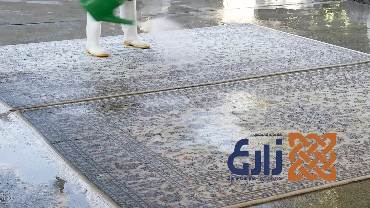 شستشوی فرش با دستگاه در سالن کارخانه قالیشویی زارع